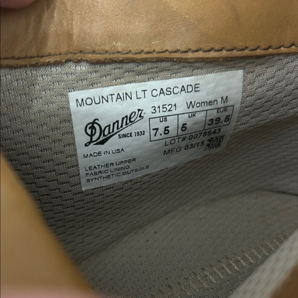 Danner Mountain Light Cascade Leather Hiking Boots with Red Laces - Picture 2 of 11
